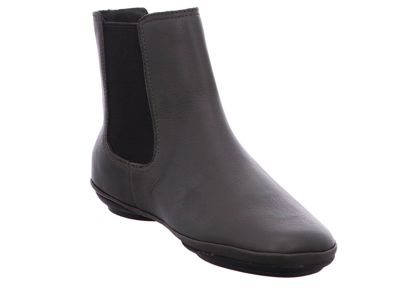 camper_right_nina_k400705_003_6113